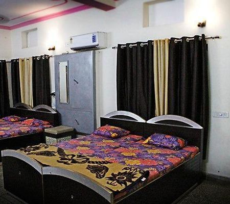 Hotel Roshan Varanasi Exteriör bild