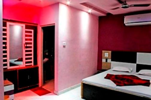 Hotel Roshan Varanasi Exteriör bild