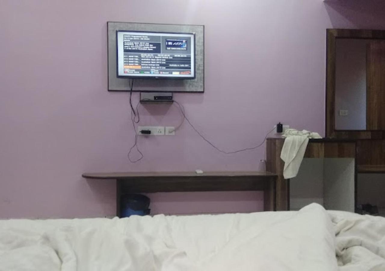 Hotel Roshan Varanasi Exteriör bild