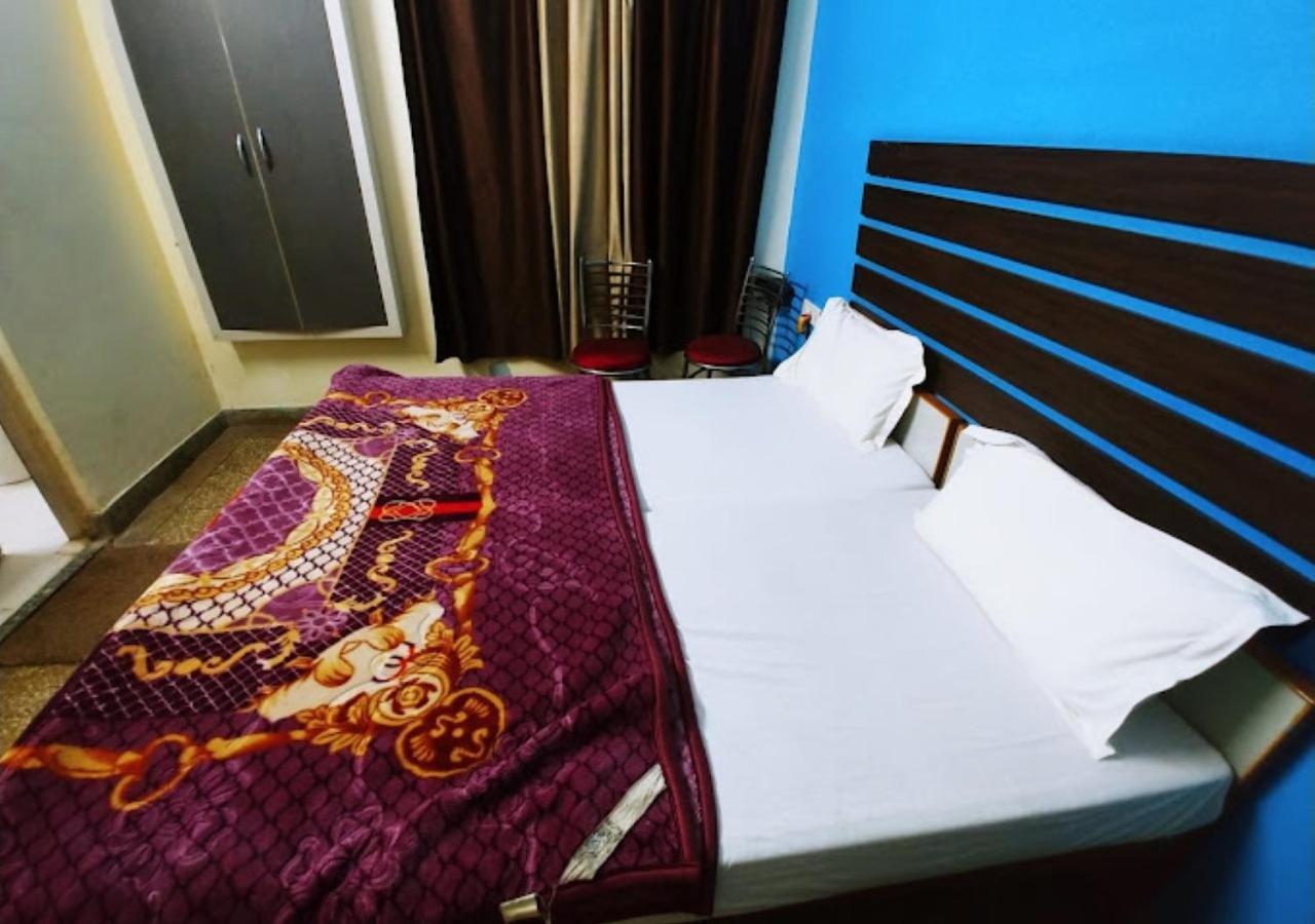 Hotel Roshan Varanasi Exteriör bild
