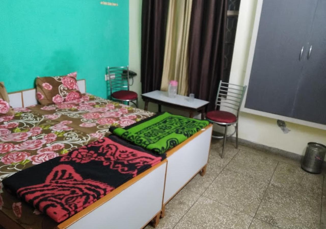 Hotel Roshan Varanasi Exteriör bild