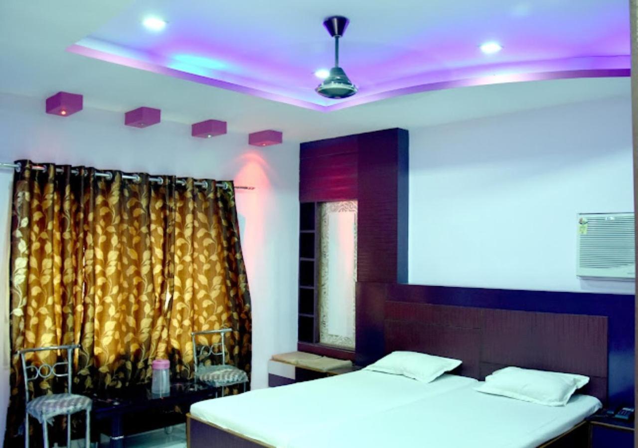Hotel Roshan Varanasi Exteriör bild