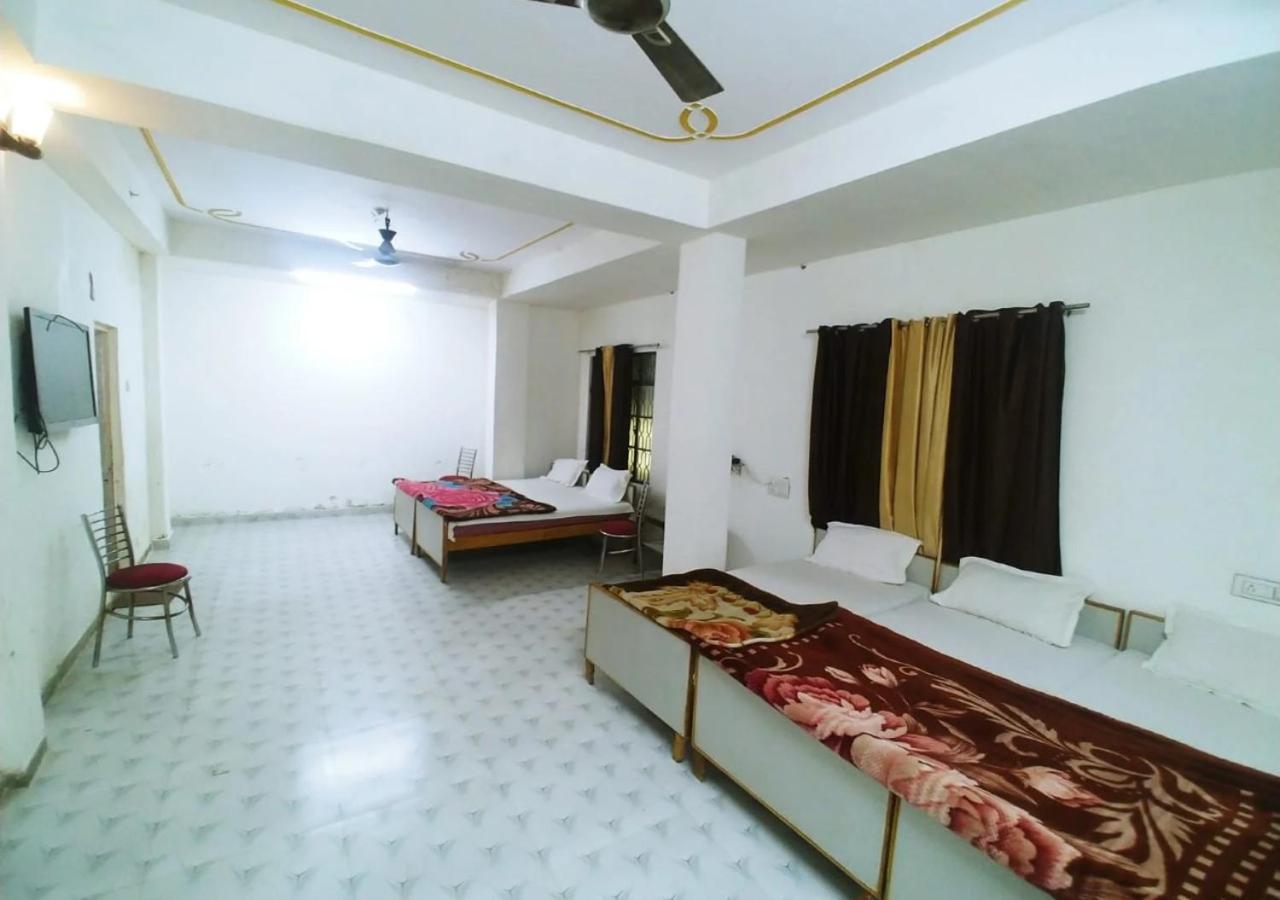 Hotel Roshan Varanasi Exteriör bild