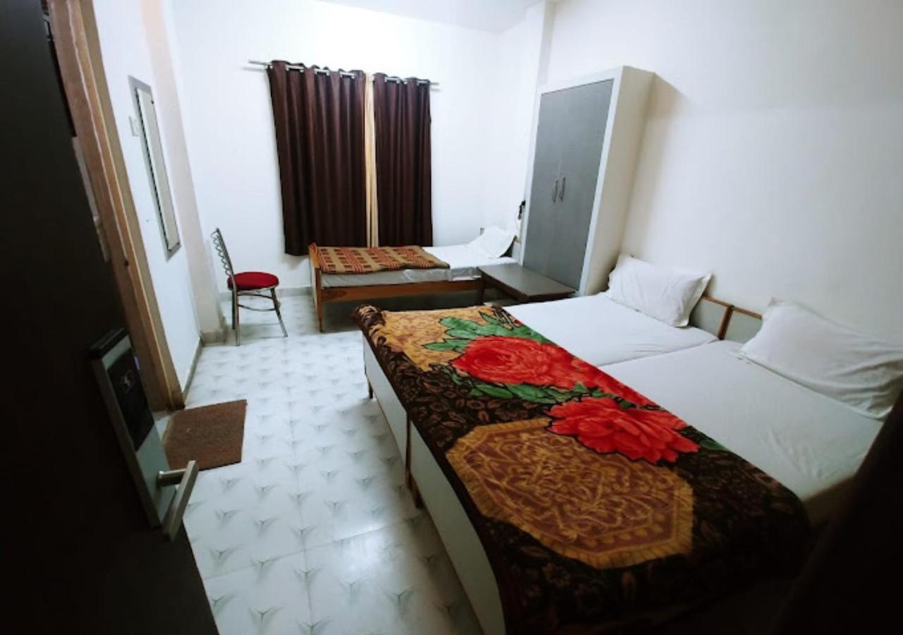 Hotel Roshan Varanasi Exteriör bild