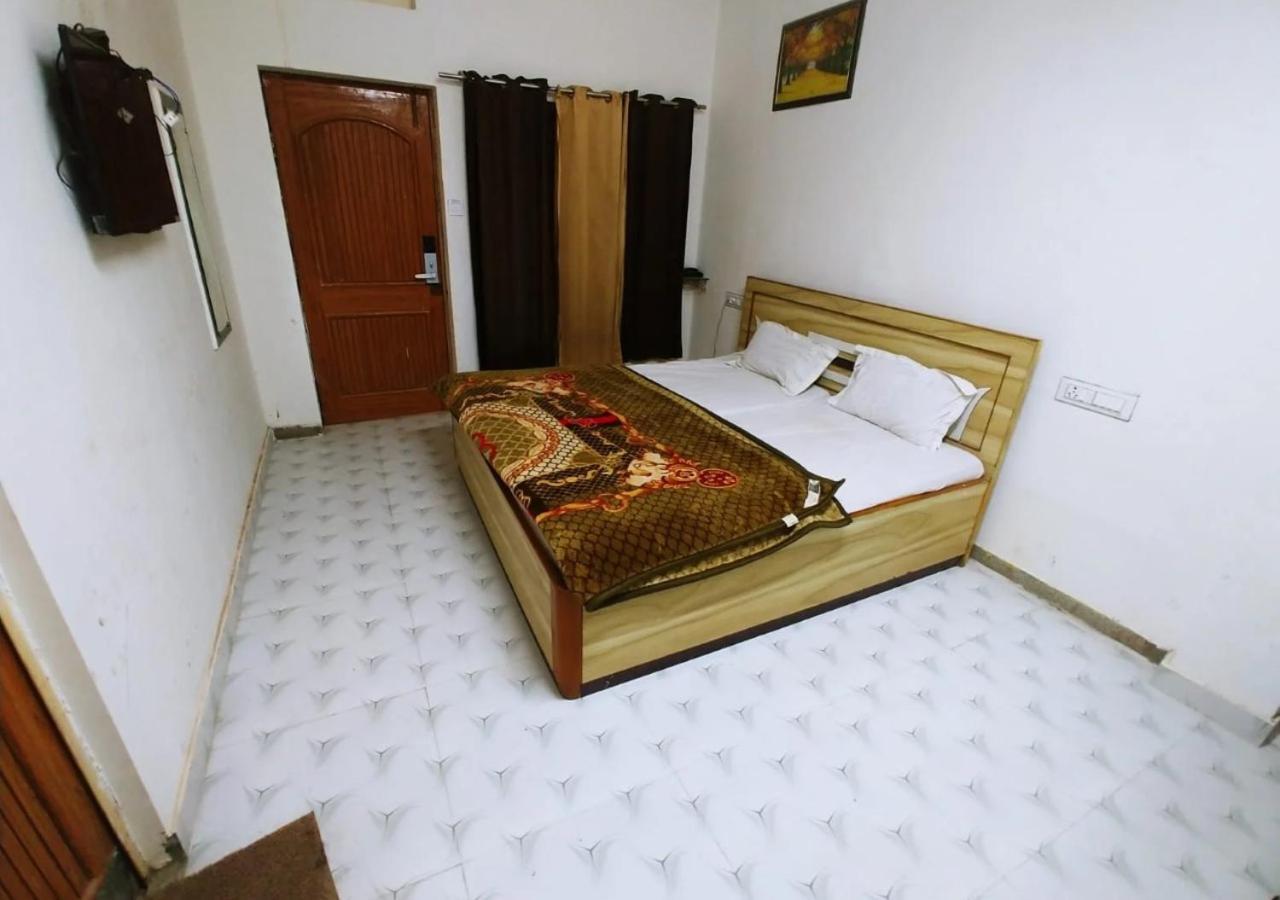 Hotel Roshan Varanasi Exteriör bild