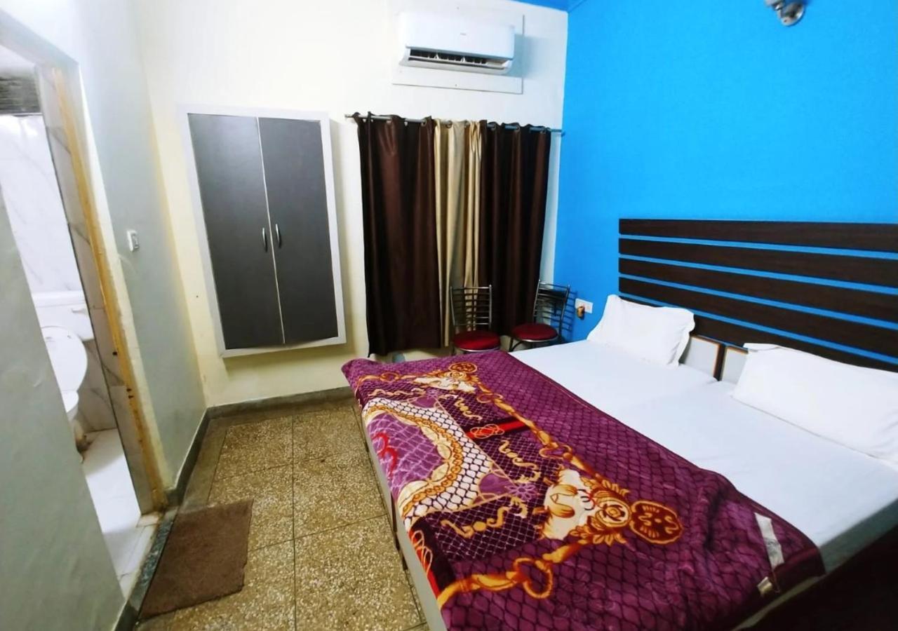 Hotel Roshan Varanasi Exteriör bild