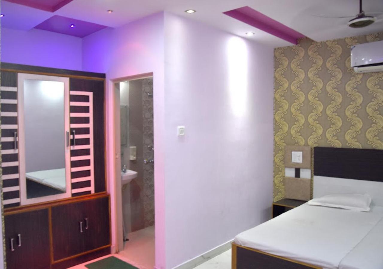 Hotel Roshan Varanasi Exteriör bild