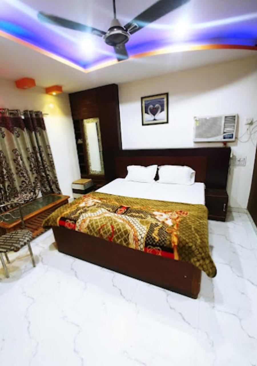 Hotel Roshan Varanasi Exteriör bild