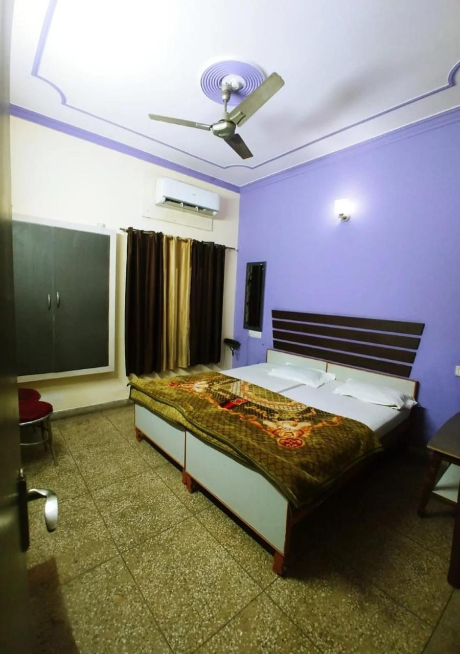Hotel Roshan Varanasi Exteriör bild