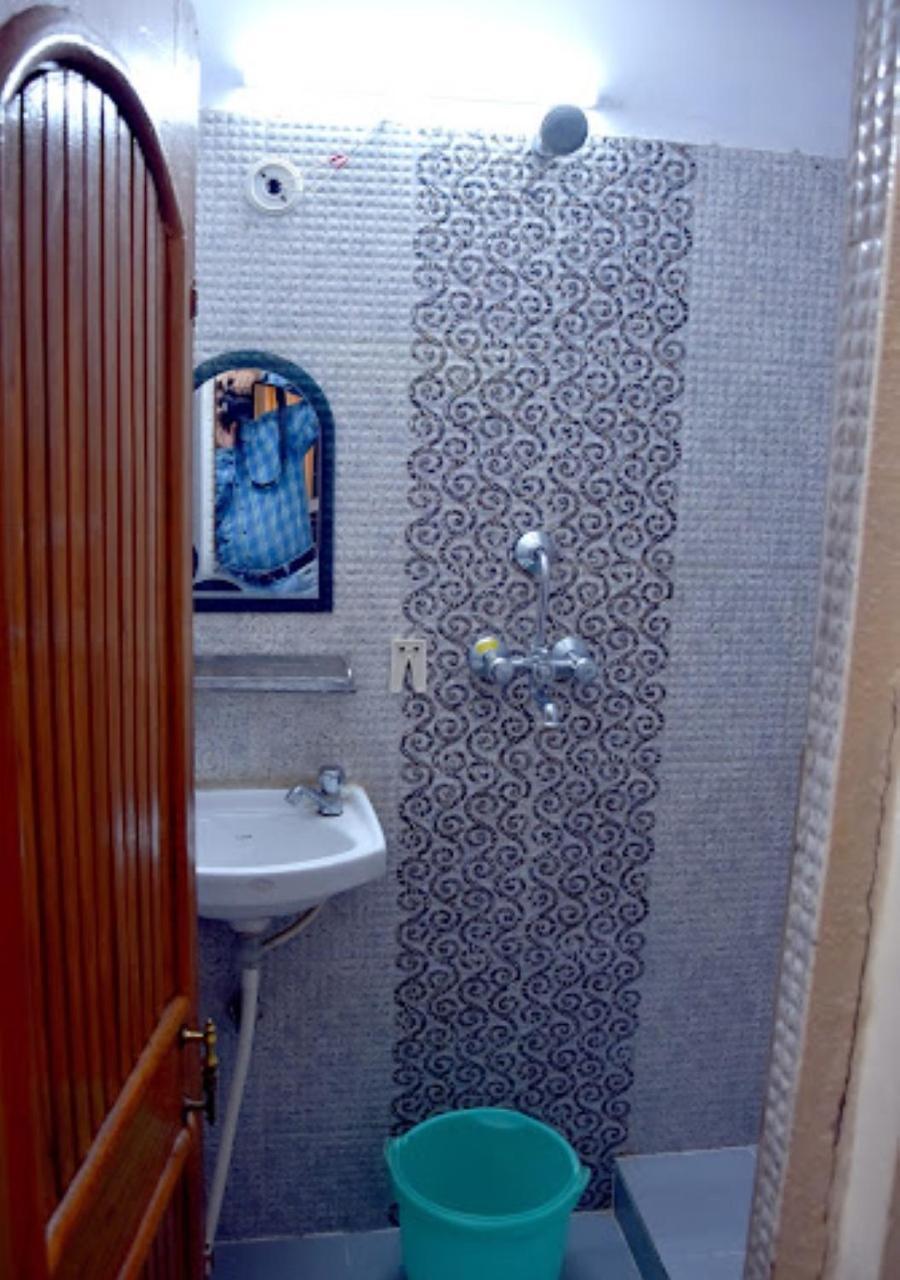 Hotel Roshan Varanasi Exteriör bild